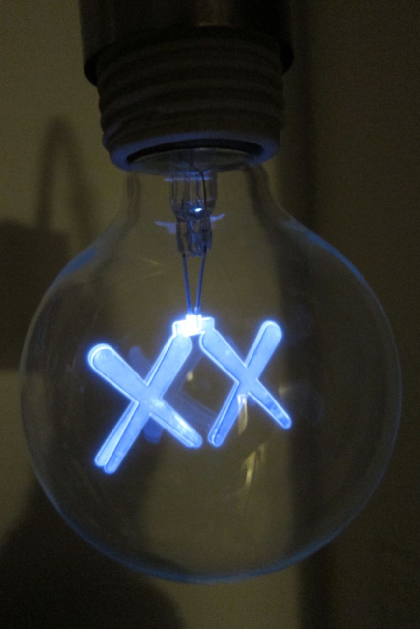 人気の新作 カウズ KAWS Light Bulb Set for The Standard Red and ...