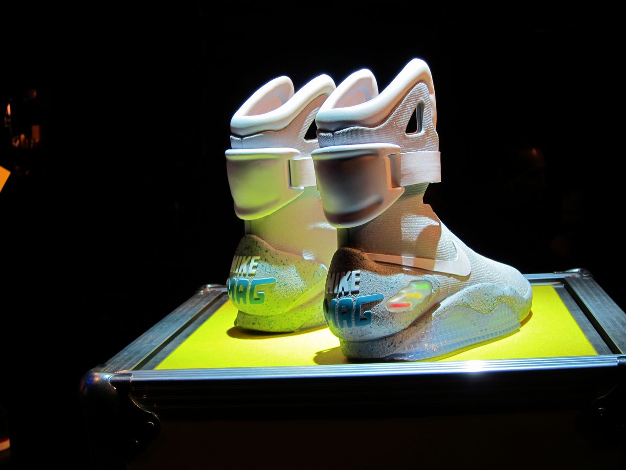 Nike air mag back hot sale to the future 2018