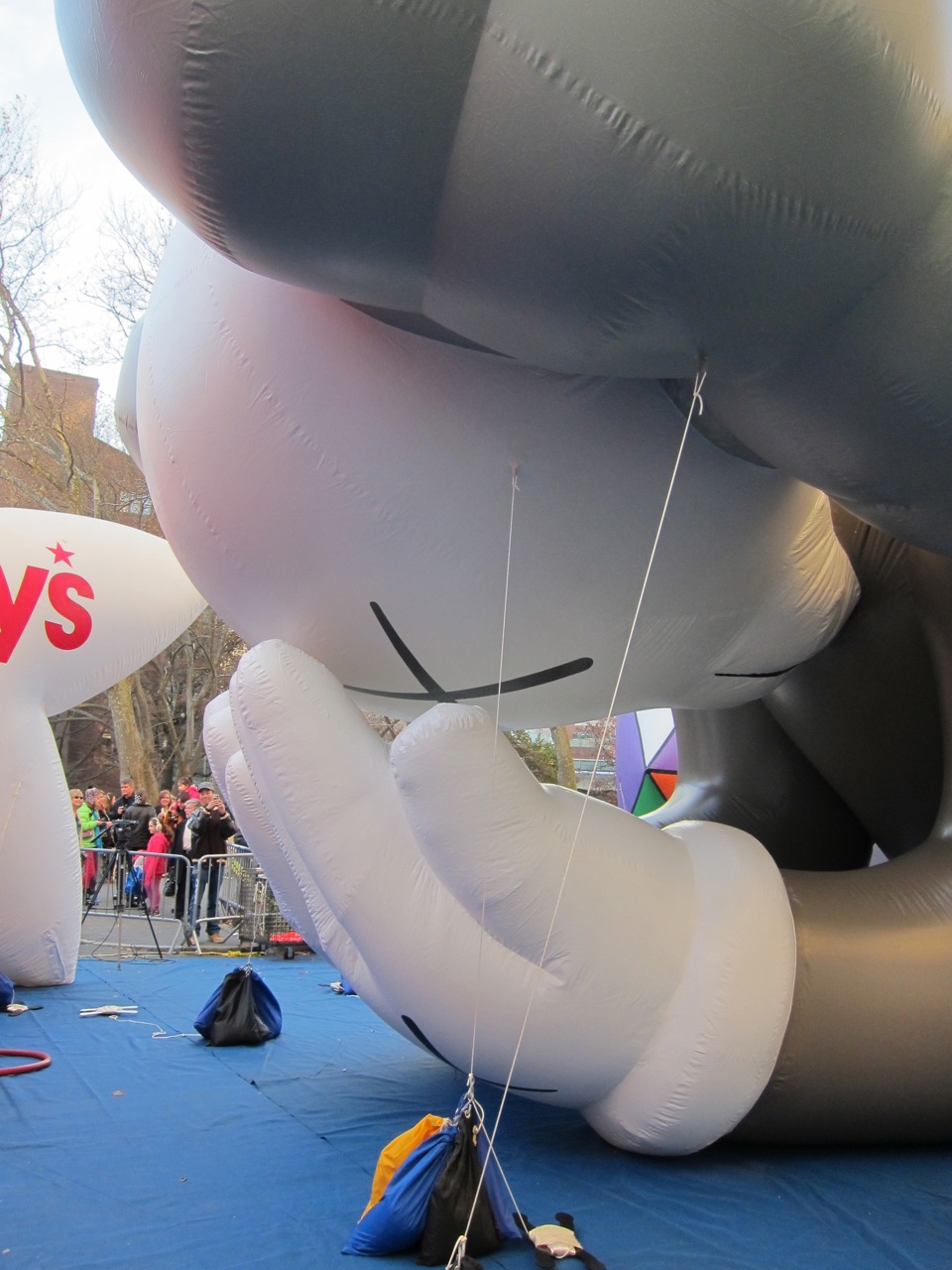 Macys Thanksgiving parade balloon inflation AM 15